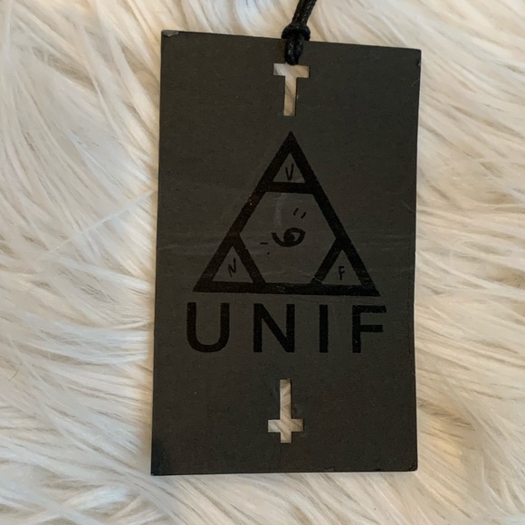 UNIF Garçon Faux Leather Shorts - Picture 8 of 8